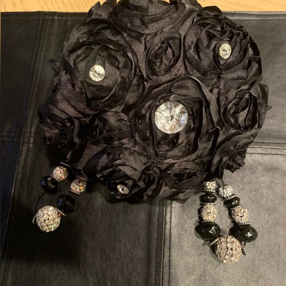 NWOT HANDMADE DARLING SATIN EVENING PURSE. PURCHASED IN A POSH BOUTIQUE. - Picture 4 of 5